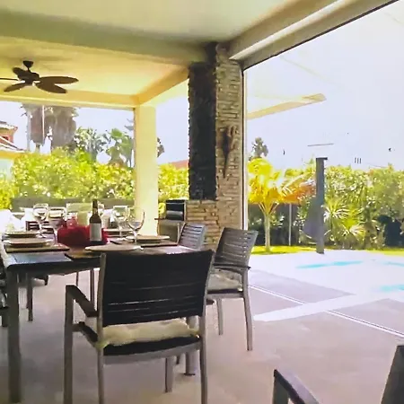Guila Con Piscina Privada, Cerca De La Playa